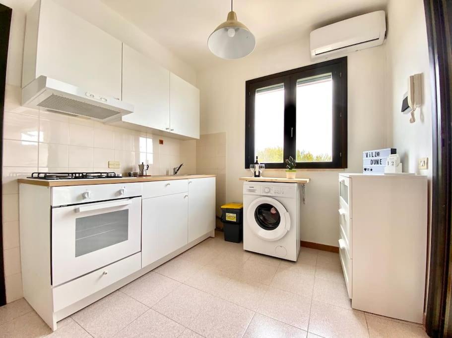 A kitchen or kitchenette at Villa Dune