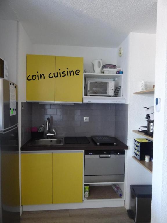 Kuchyňa alebo kuchynka v ubytovaní MARSEILLAN-PLAGE Appartement Coeur de sable