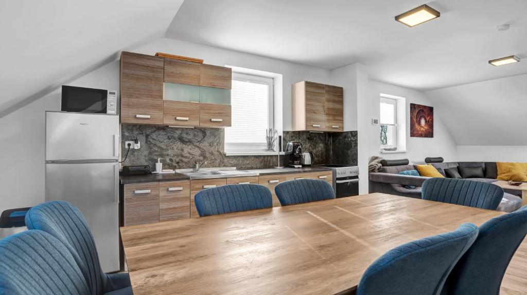 Kuchyň nebo kuchyňský kout v ubytování Apartmány Čtyřlístek