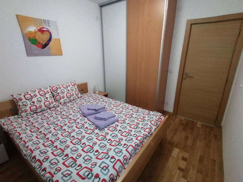 Postel nebo postele na pokoji v ubytování Apartman Kuzmanović