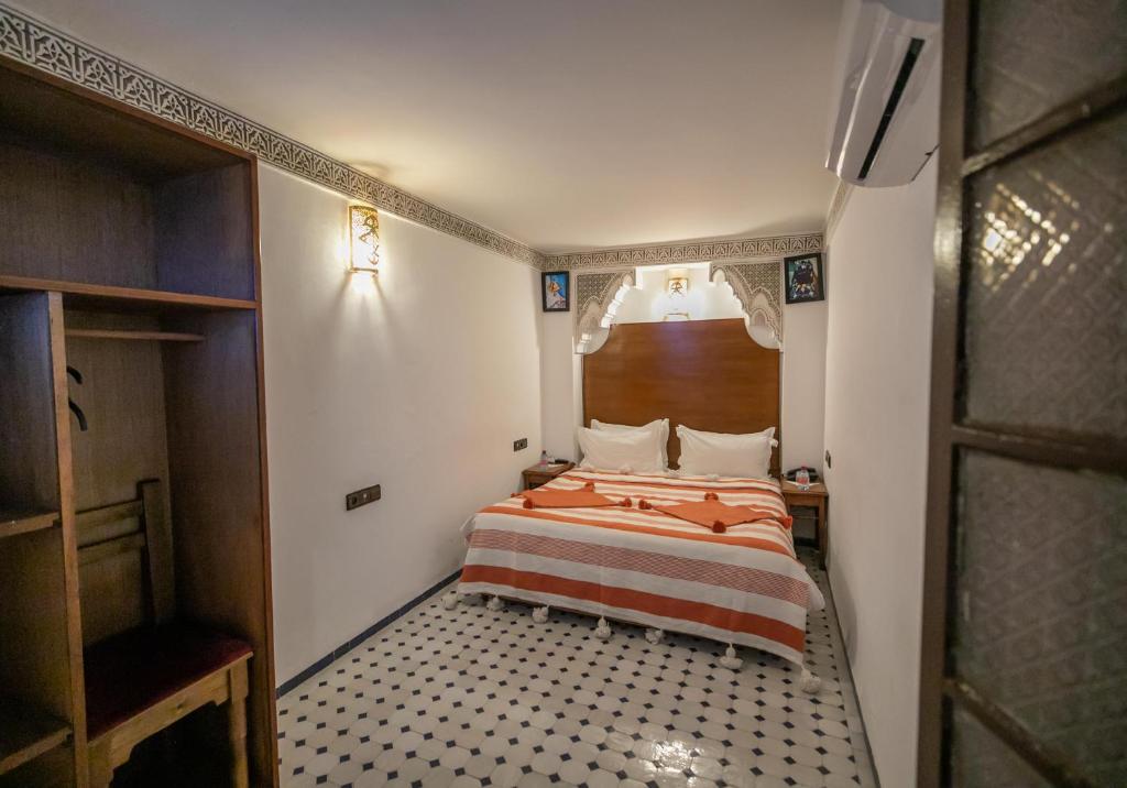 Postel nebo postele na pokoji v ubytování Riad Dari Fes