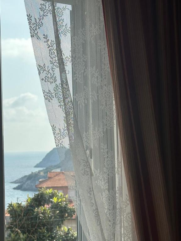 a window with a view of the ocean at Casa del sasso in Bergeggi