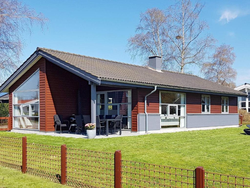 StubbekøbingにあるTwo-Bedroom Holiday home in Stubbekøbing 2の小屋
