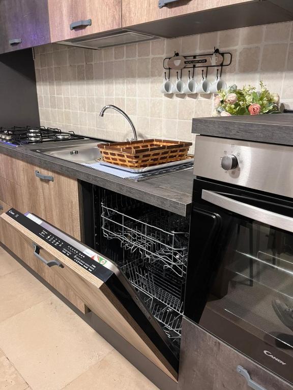 A kitchen or kitchenette at NicAnto's Home