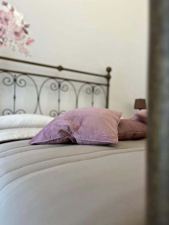 A bed or beds in a room at NicAnto's Home