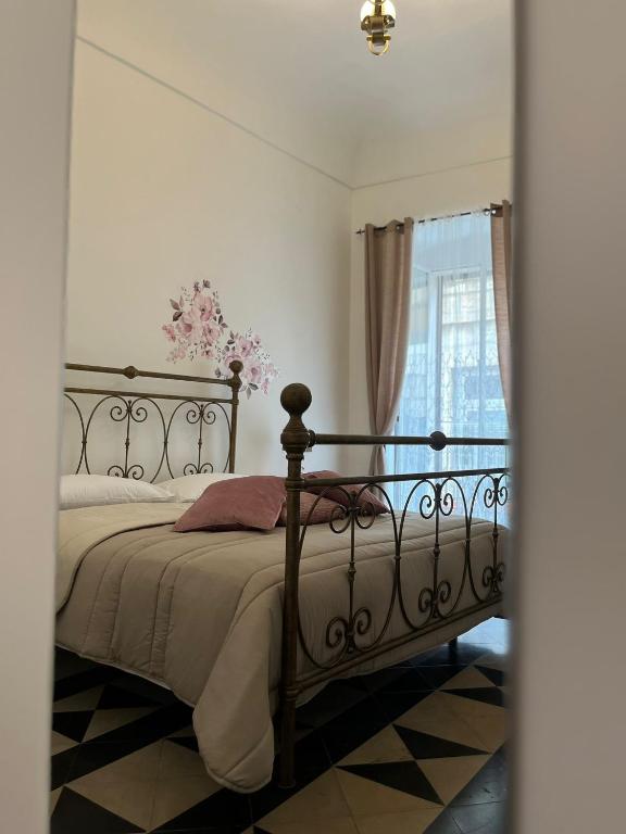A bed or beds in a room at NicAnto's Home