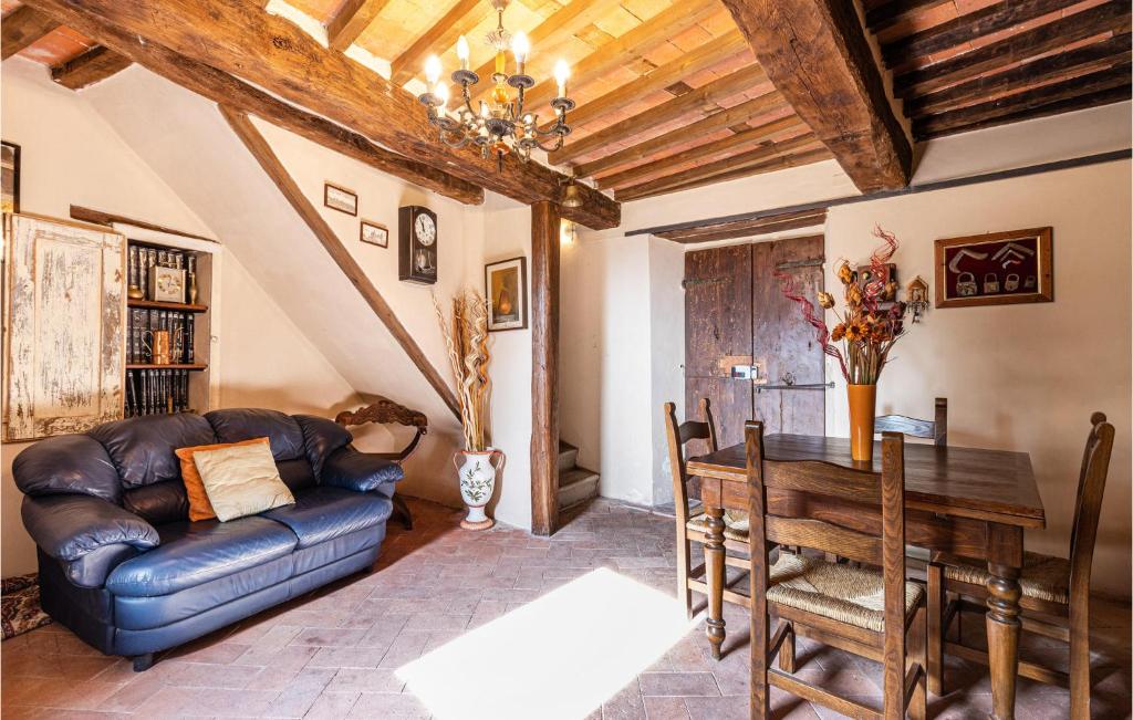 Posedenie v ubytovaní 3 Bedroom Cozy Home In Sorana