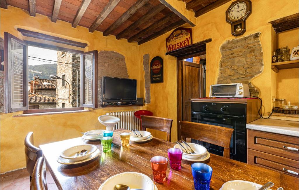 Kuchyňa alebo kuchynka v ubytovaní 3 Bedroom Cozy Home In Sorana