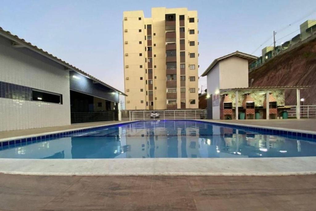 a large swimming pool in front of a building at Apartamento 03B Residencial Morada do Vale in Garanhuns