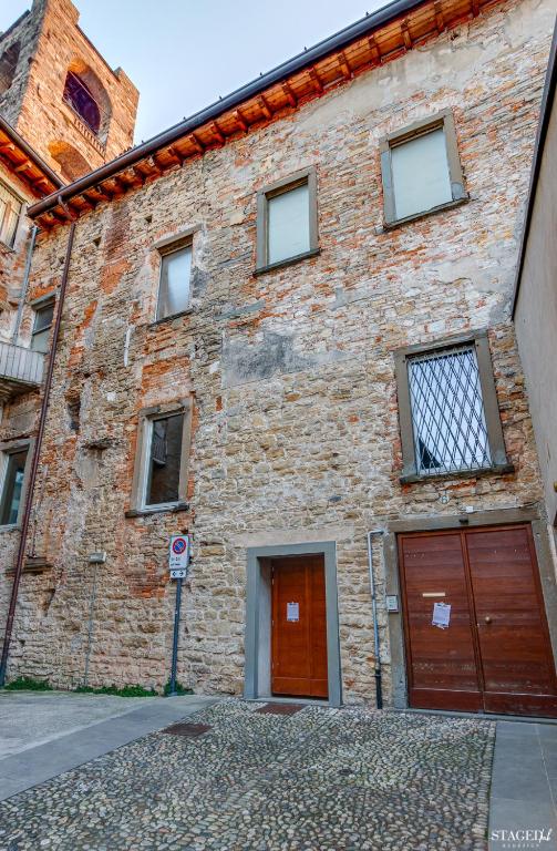 The building in which Az apartmant is located