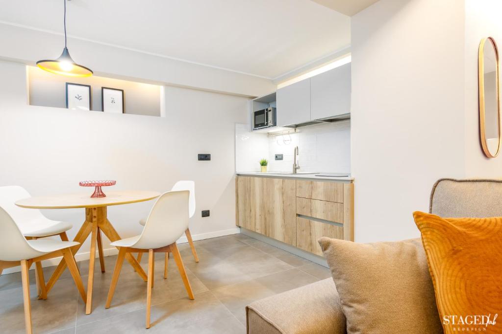 A kitchen or kitchenette at FEEL - Grand Alta Apartment