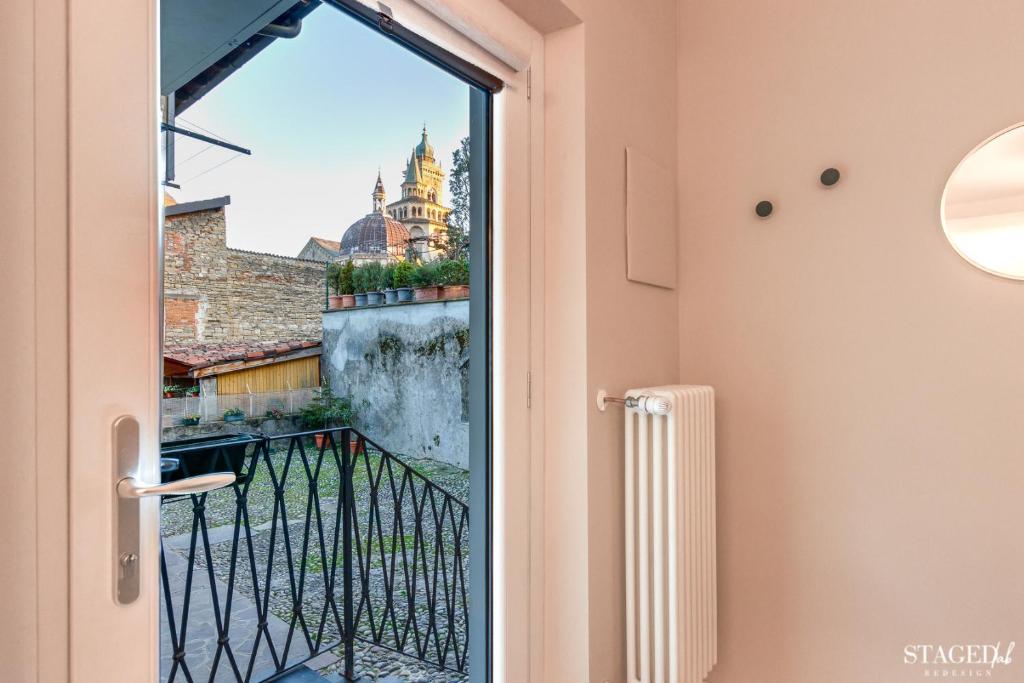 A balcony or terrace at FEEL - Grand Alta Apartment