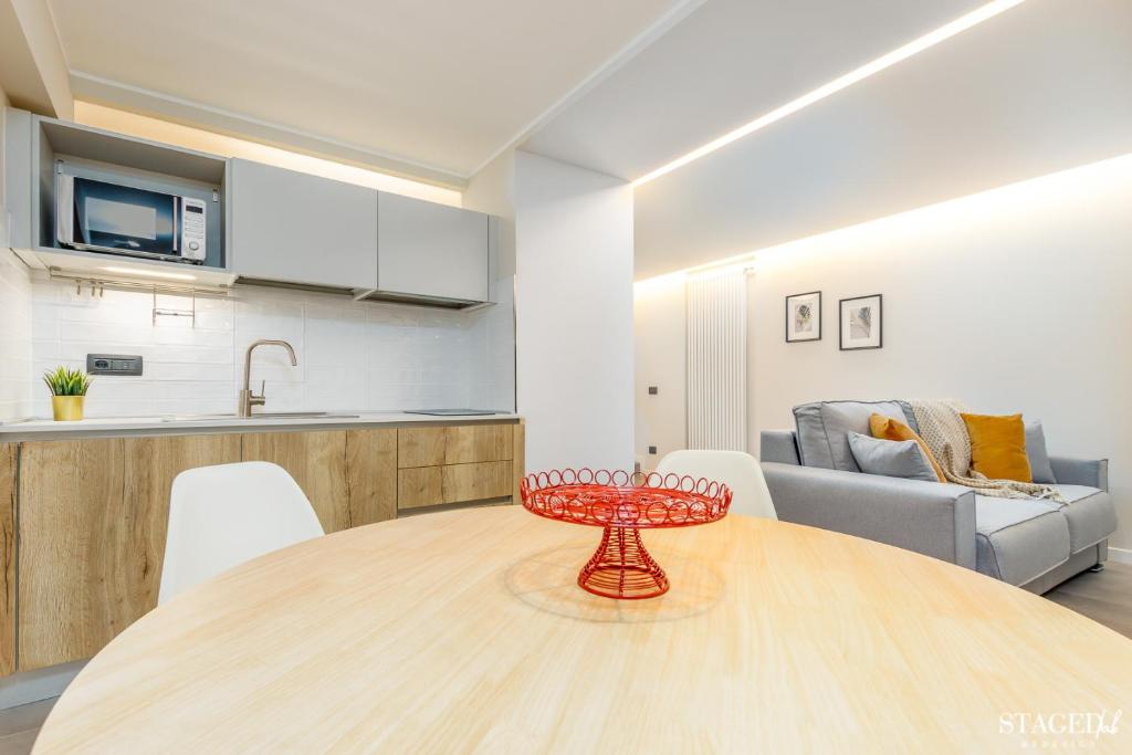 A kitchen or kitchenette at FEEL - Grand Alta Apartment