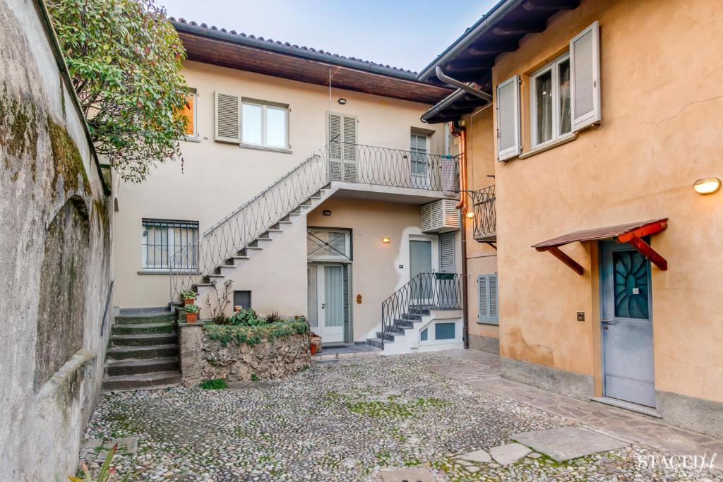 The building in which Az apartmant is located