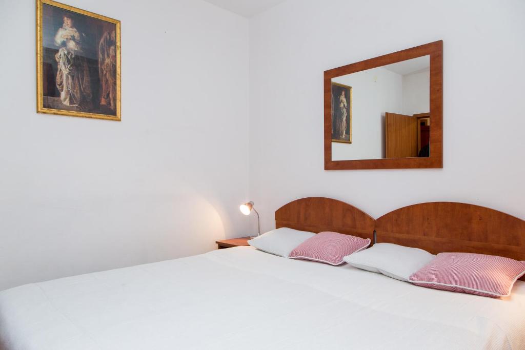 Posteľ alebo postele v izbe v ubytovaní Apartments Lepur