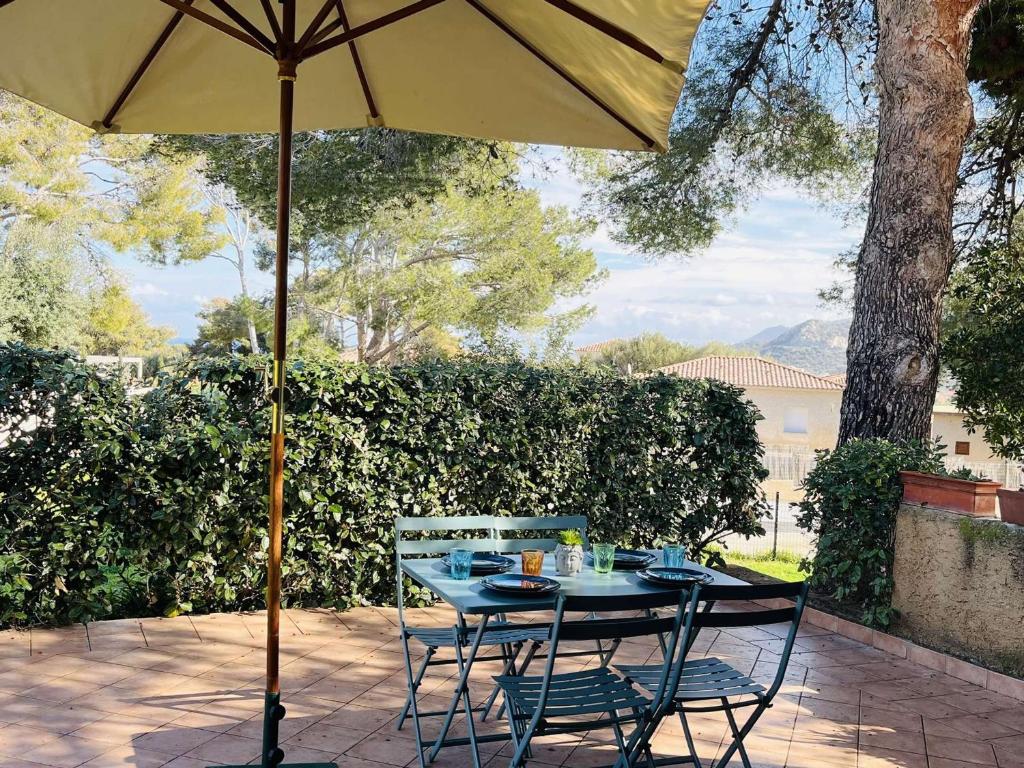 Zdjęcie z galerii obiektu Vacances à Lumio : Appartement 4 Couchages, Terrasse, Parking Privé, à 1km de la Plage - FR-1-63-325 w mieście Lumio