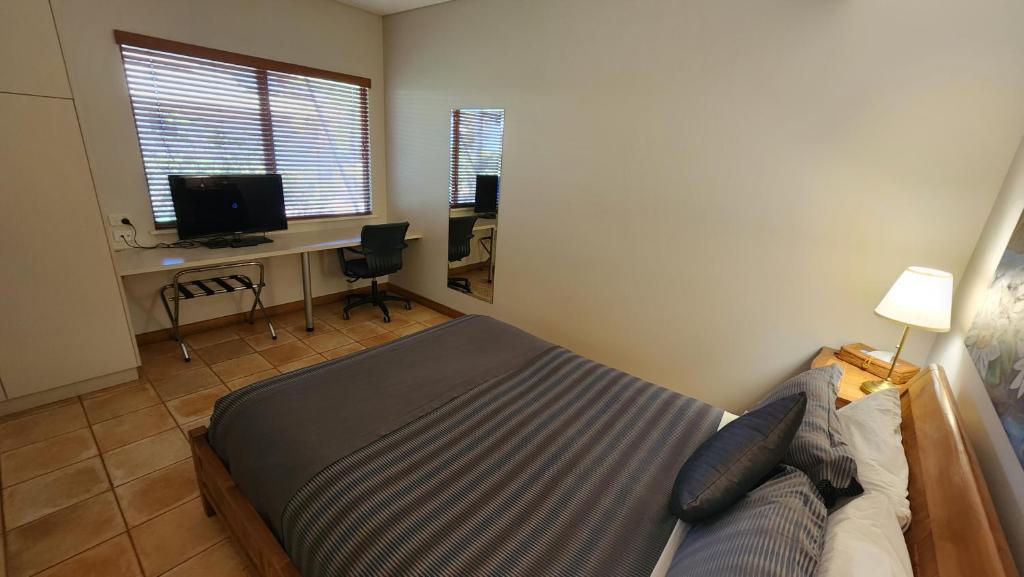 TV a/nebo společenská místnost v ubytování Samson Beach Chalets