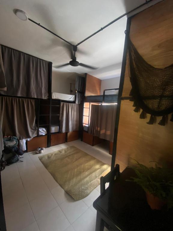 Una cama o camas en una habitación de Ariché Valladolid Hotel & Hostal