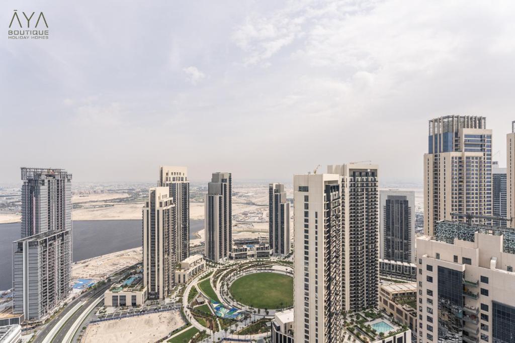 Elegant Luxury Apartment with Stunning Lake Views in Dubai Creek ...