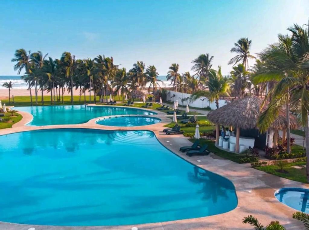 Piscina en o cerca de Hermosa Casa Ciprés con Gran piscina y Club Playa Privado en Acapulco Diamante