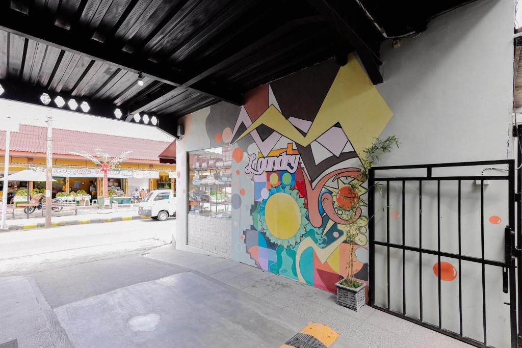 Fotografie z fotogalerie ubytování RedDoorz near Alun Alun Madiun v destinaci Madiun