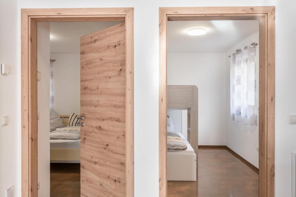 Postel nebo postele na pokoji v ubytování Trojer Apartment 1