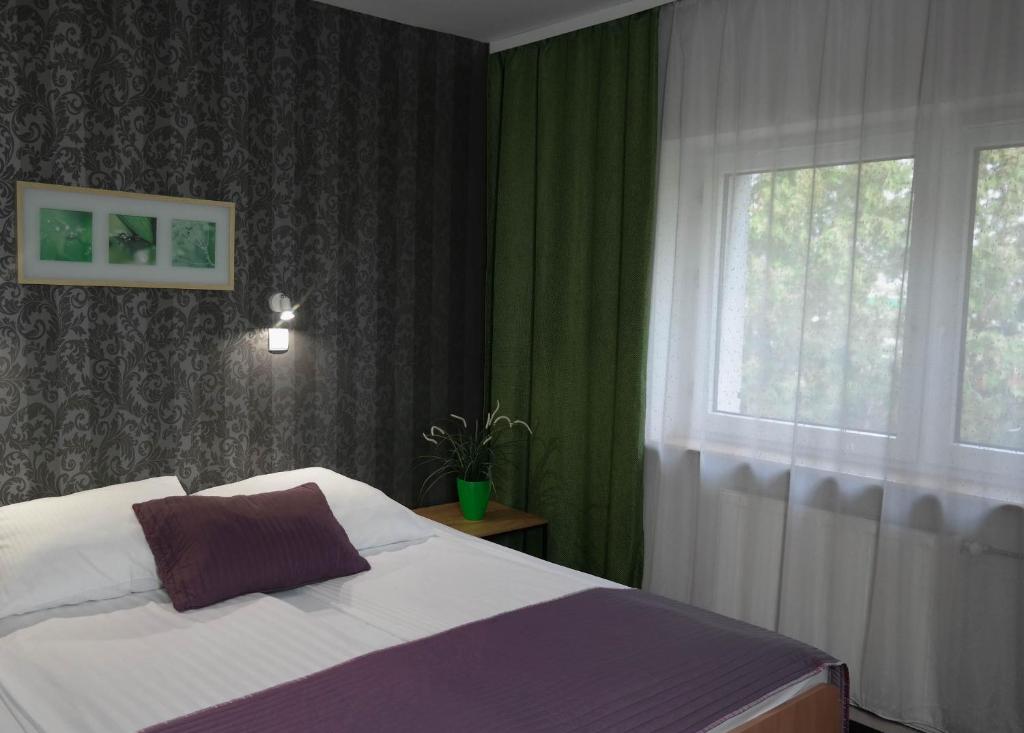 Postel nebo postele na pokoji v ubytování Hotel George
