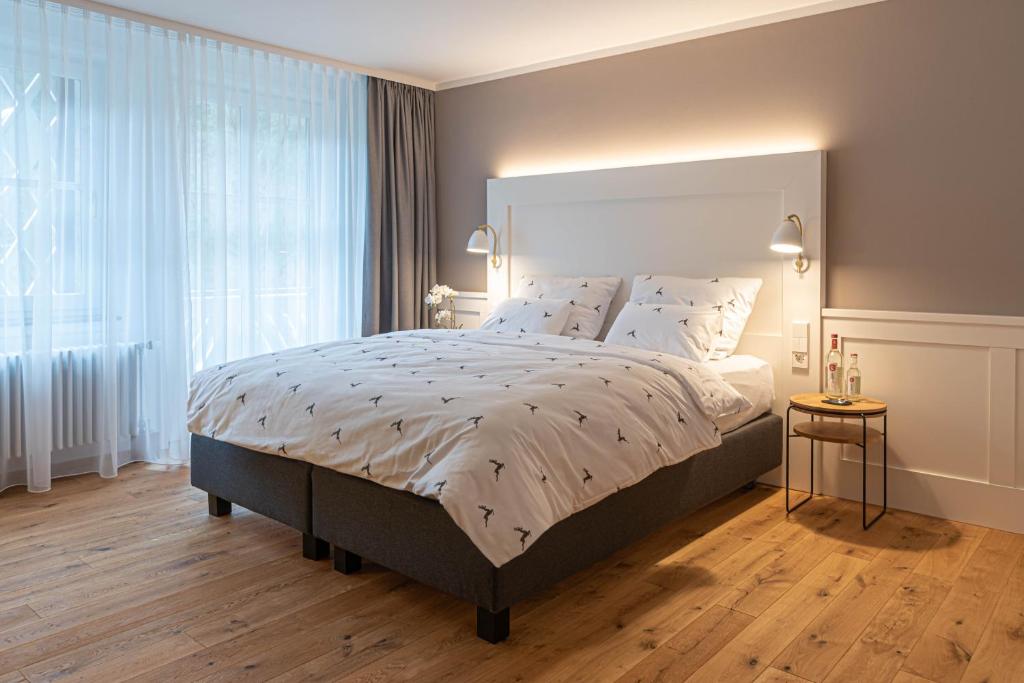 Postel nebo postele na pokoji v ubytování OSCARS Hotel 1415