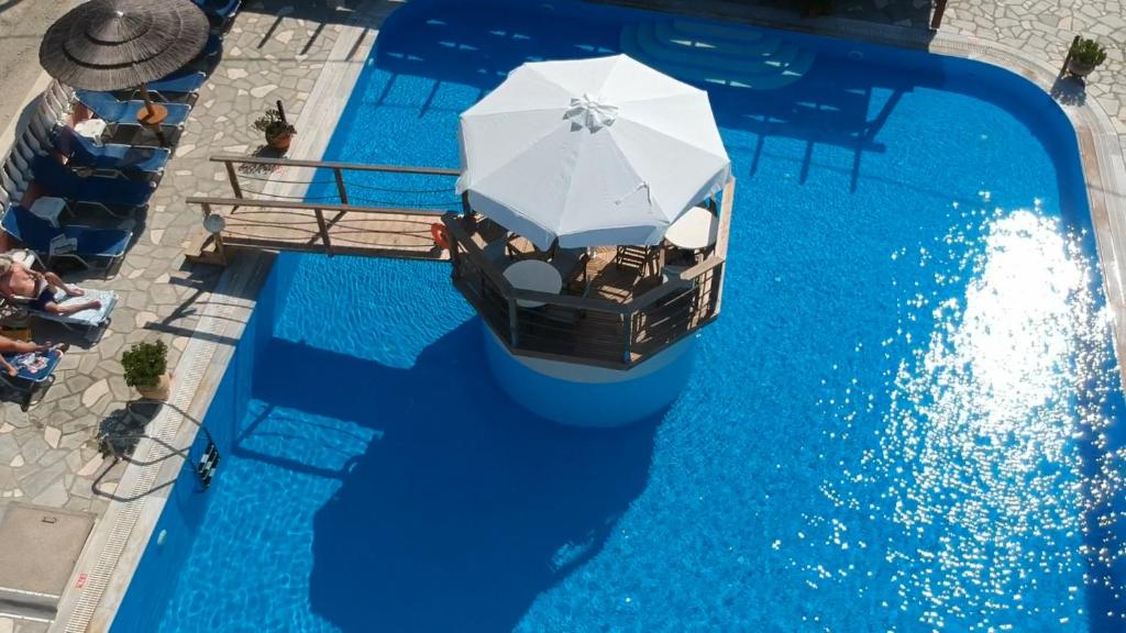 Bazén v ubytování Hotel Marvel nebo v jeho okolí