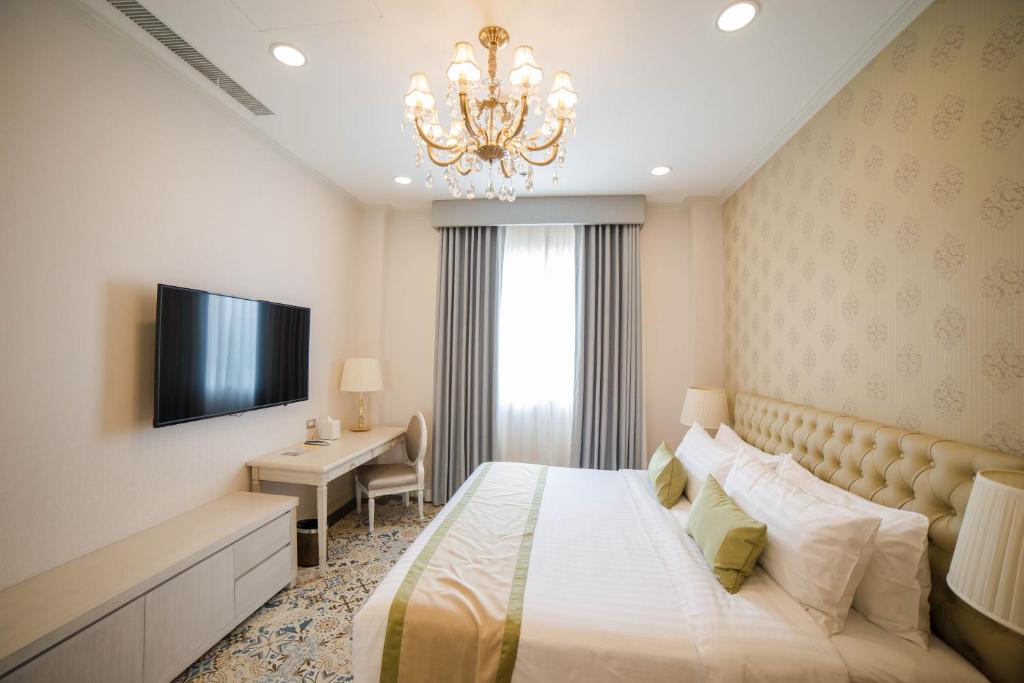 Rizal Park Hotel - Deluxe King Room