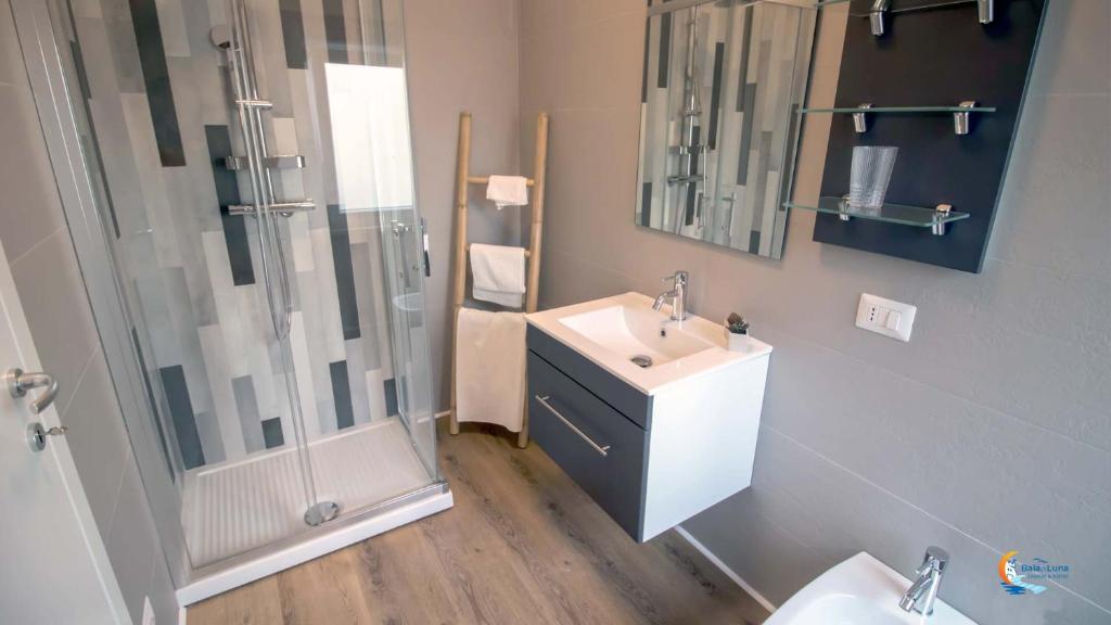 A bathroom at Baia di Luna