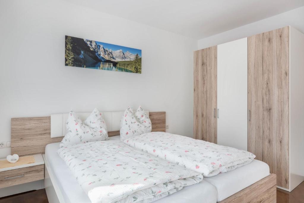 Posteľ alebo postele v izbe v ubytovaní Trojer Apartment 2