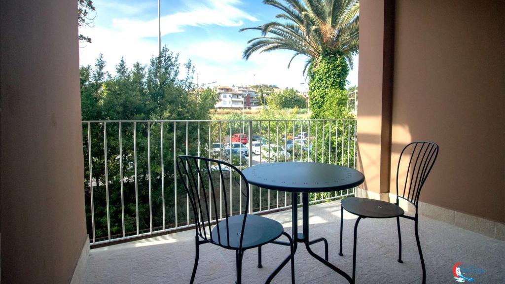 A balcony or terrace at Baia di Luna