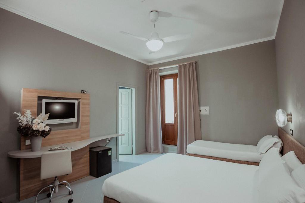 TV a/nebo společenská místnost v ubytování Hotel Marisa