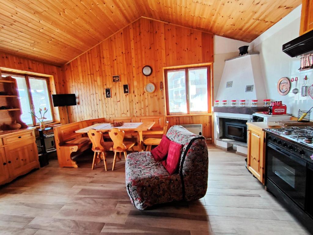 Kuchyň nebo kuchyňský kout v ubytování Maison Elios 2 CIR-TORGNON-0005