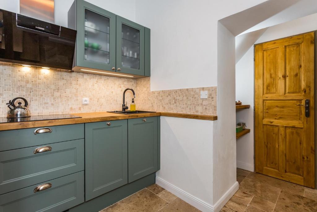 Kuchyň nebo kuchyňský kout v ubytování Luxusní apt Hory 7 v Krkonoších