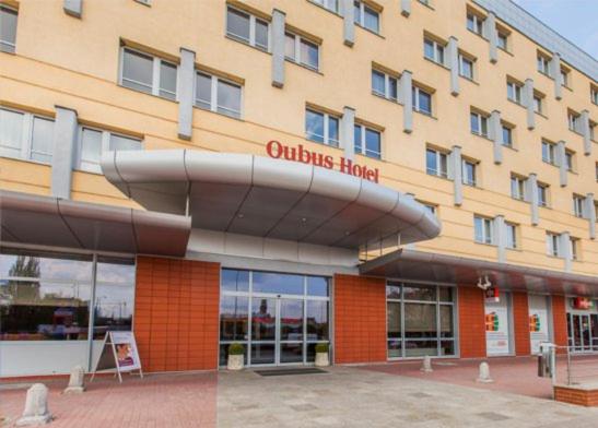 a building with anophelesbestosbestosbestos at Qubus Hotel Głogów in Głogów