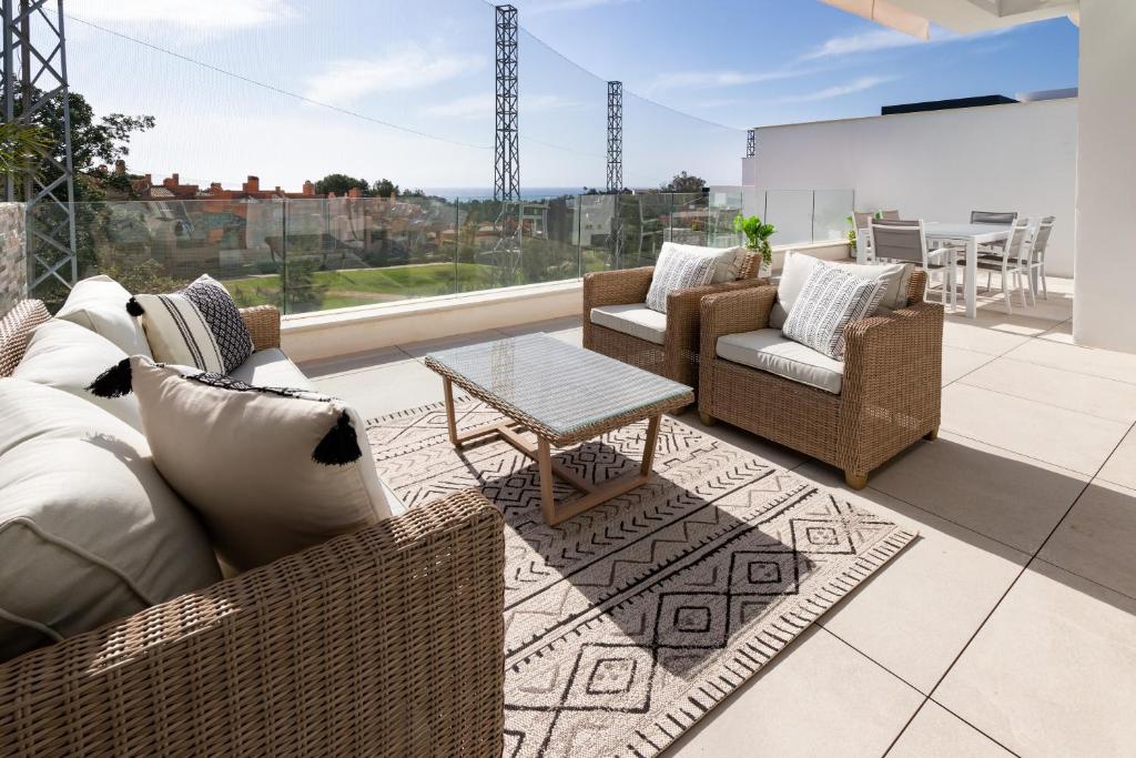 Posedenie v ubytovaní Marbella Deluxe duplex con piscina privada
