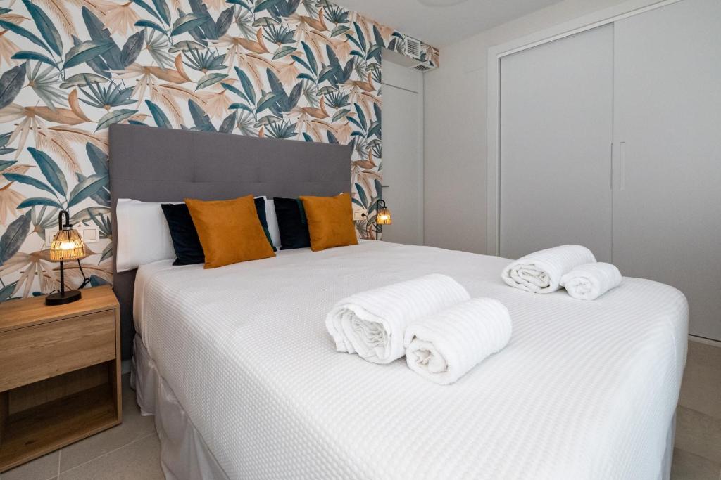 Posteľ alebo postele v izbe v ubytovaní Marbella Deluxe duplex con piscina privada
