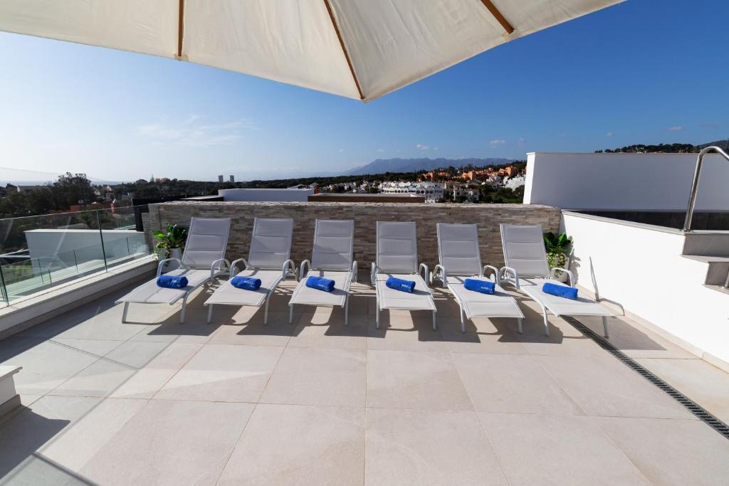 Balkón alebo terasa v ubytovaní Marbella Deluxe duplex con piscina privada
