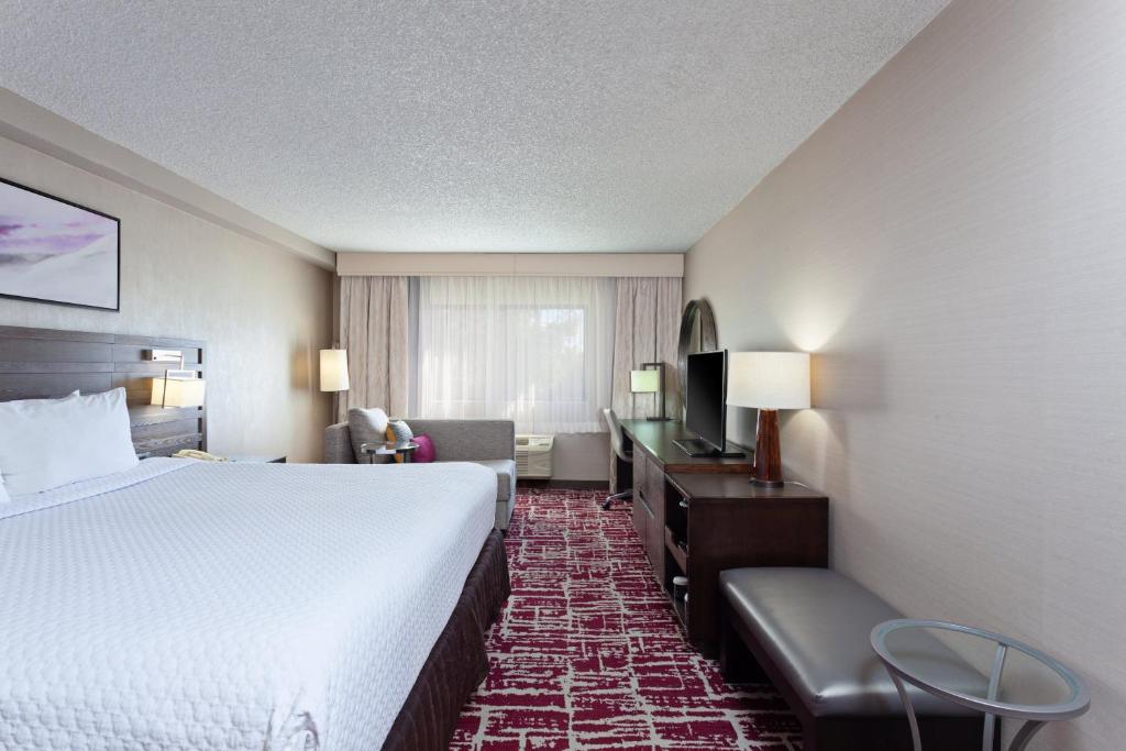 Crowne Plaza Silicon Valley North - Union City by IHG photo