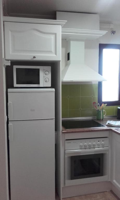 Kuchyň nebo kuchyňský kout v ubytování Costamarina Apartments