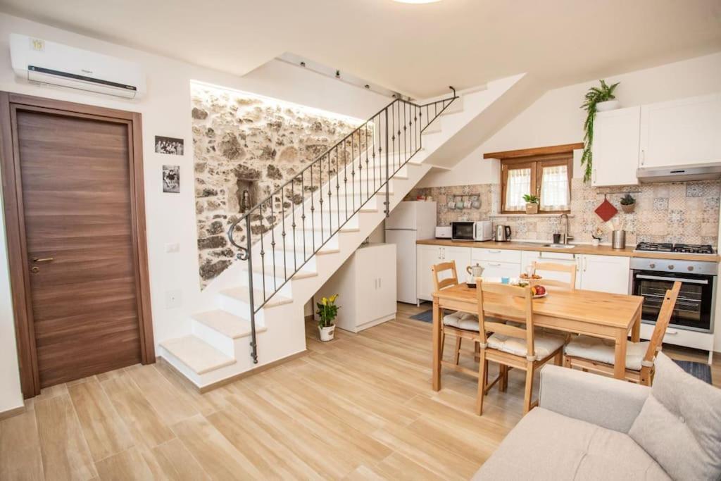 Kuchyň nebo kuchyňský kout v ubytování La Casetta di nonna Olga-Chalet