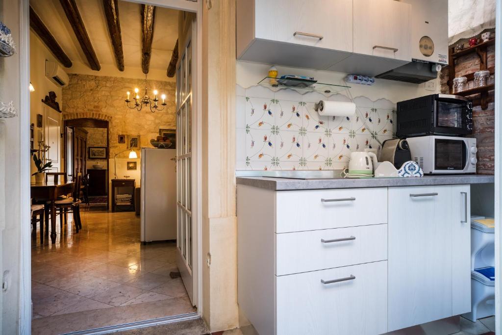 A kitchen or kitchenette at Il Calamaio