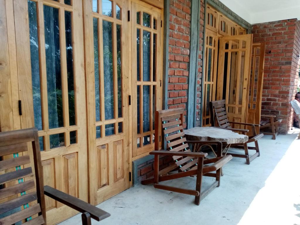 Balkón nebo terasa v ubytování Nimsara Homestay