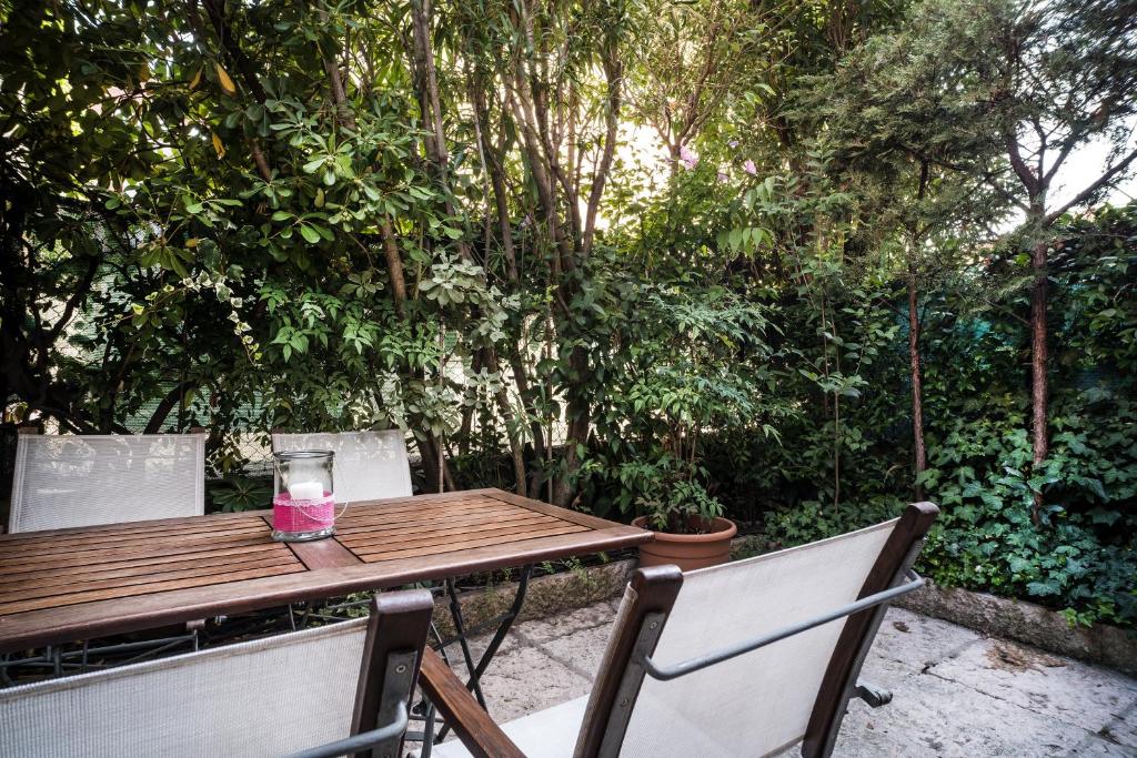 A garden outside Il Calamaio