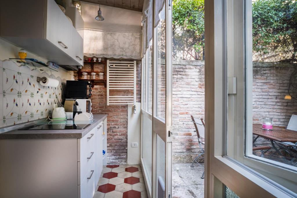 A kitchen or kitchenette at Il Calamaio