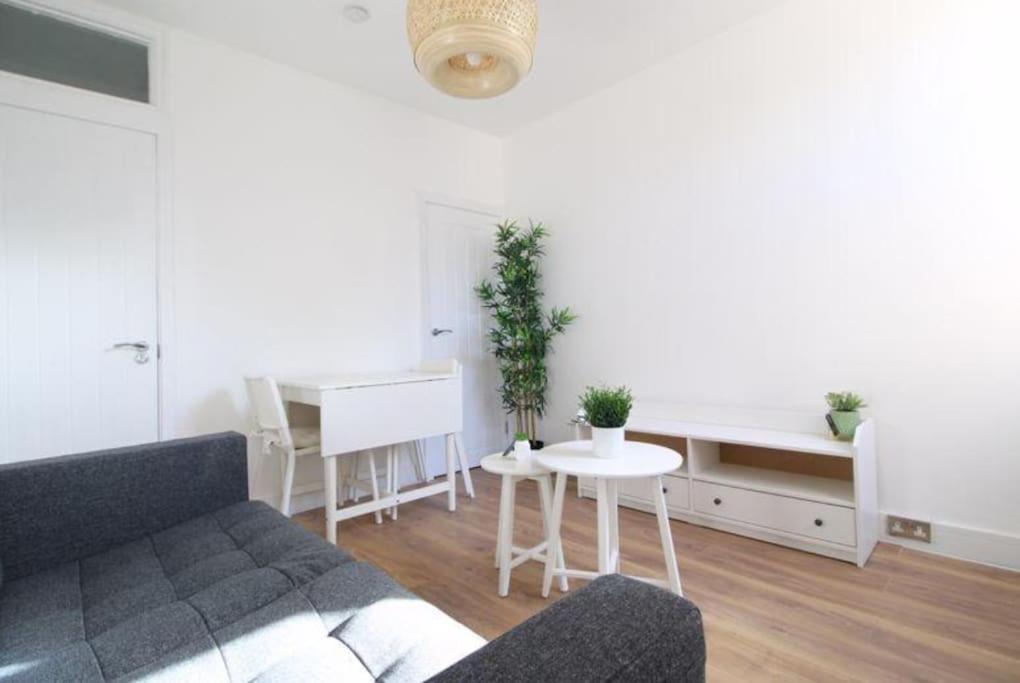 Modern 3 Bedroom House Only 5 min to Luton Airport, Luton (updated