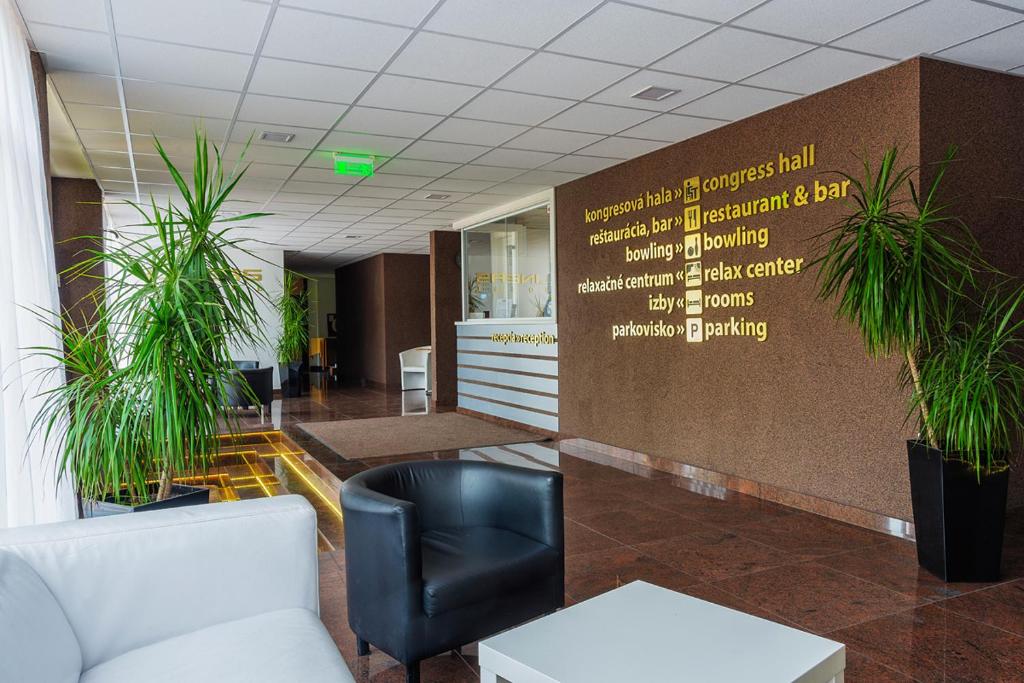The lobby or reception area at Hotel Lineas