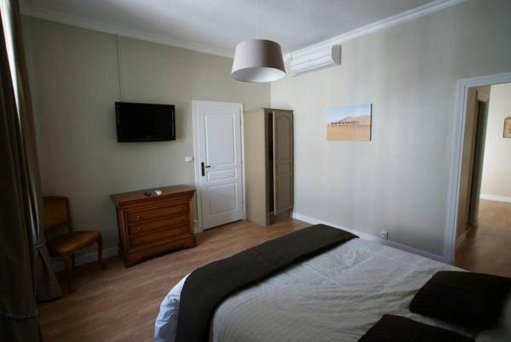 Carcassonne Guesthouse - 12